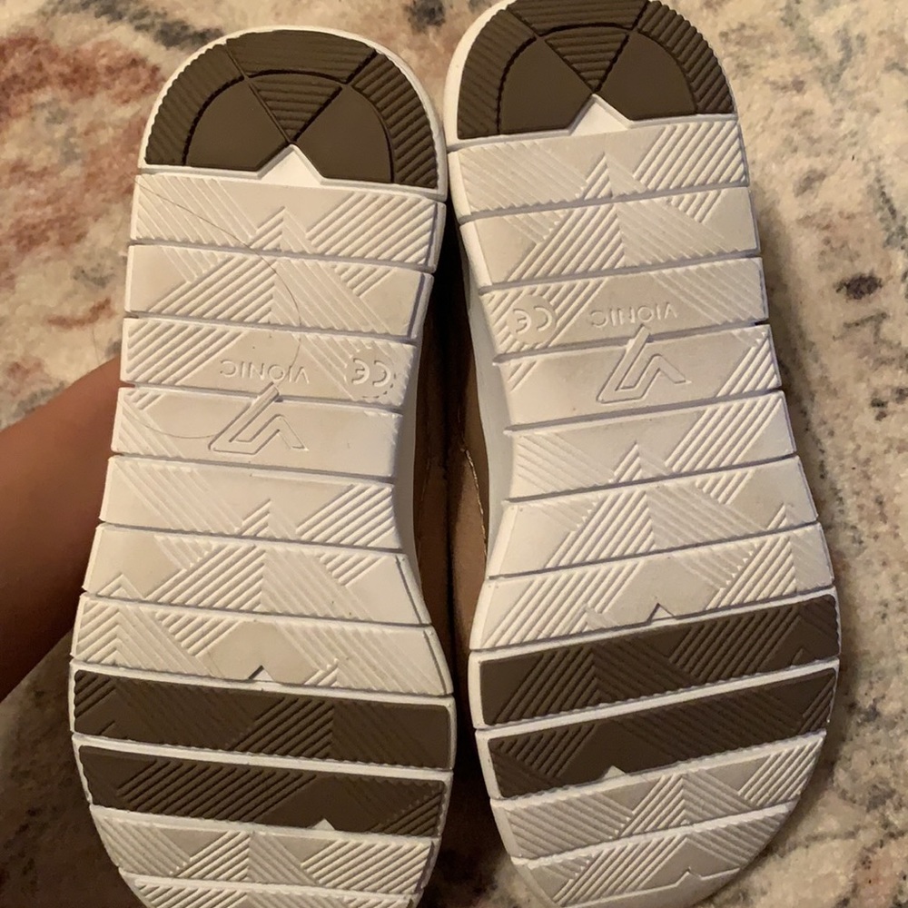 Vionic suede sneakers - Picture 3 of 4